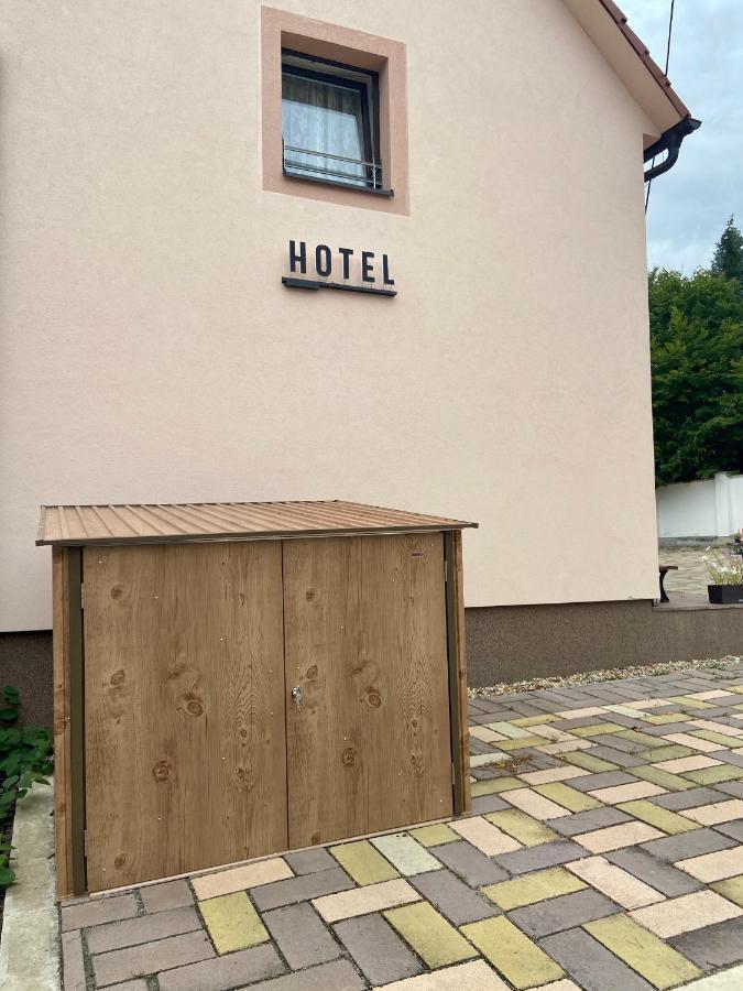 Hotel U Cisare Mirošovice Dış mekan fotoğraf