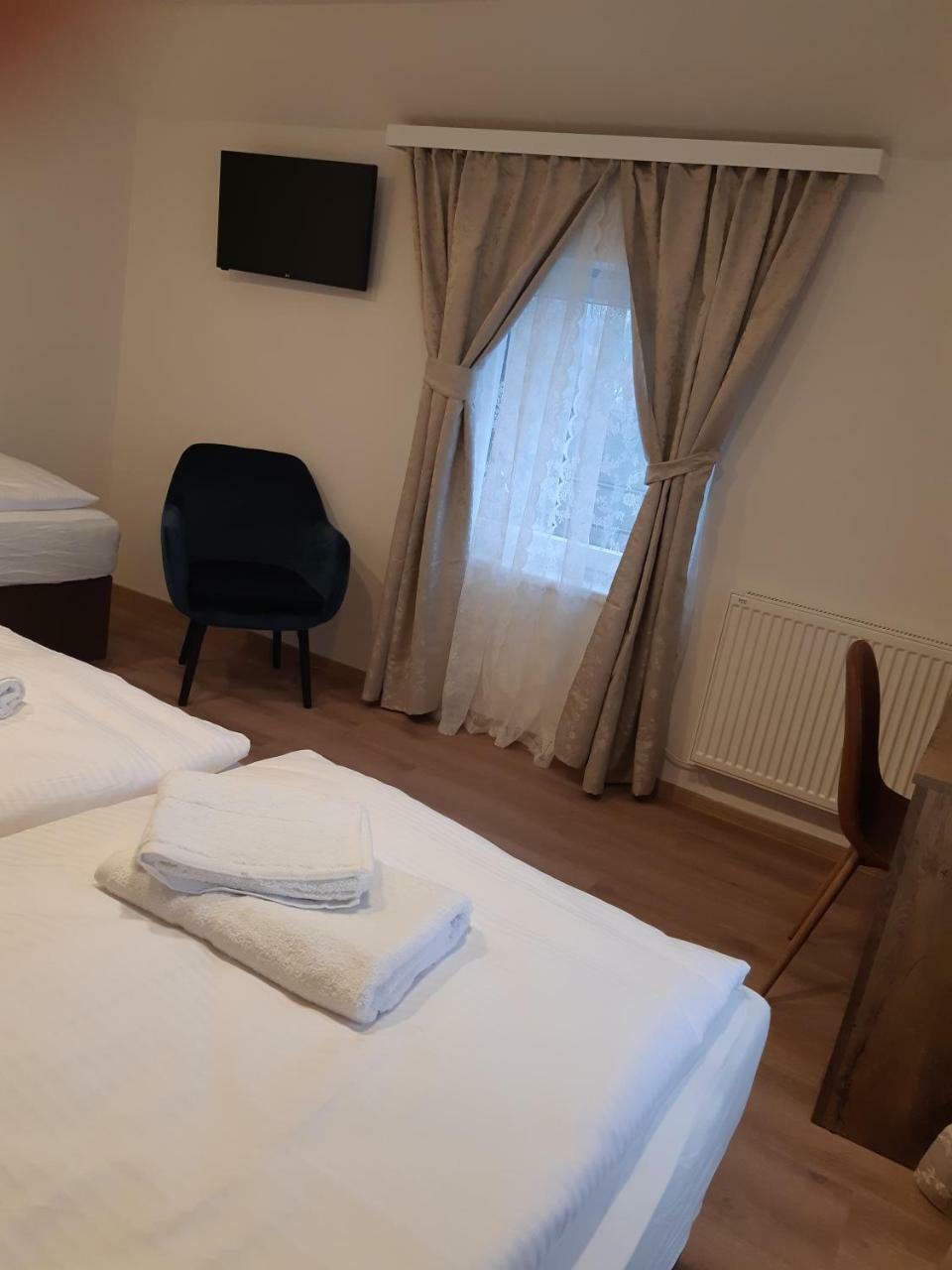 Hotel U Cisare Mirošovice Dış mekan fotoğraf